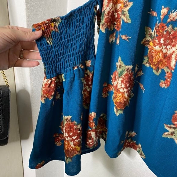 LAST ONE! NWT MOD Cold Shoulder Top in Teal Blue Ditsy Floral Print - Picture 8 of 9